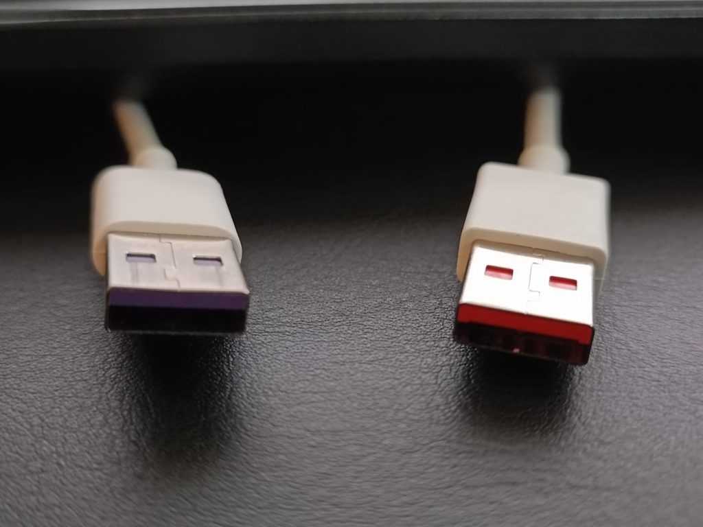 Different colours in USB-C cables